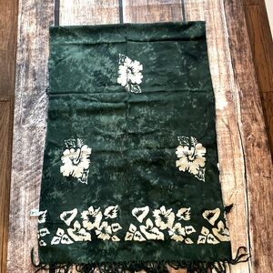 Alii of Hawaii green with white flowers Hawaiian scarf
